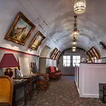 Hotel Three Crowns Residents