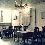Three Crowns Residents Hotell