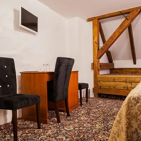 Three Crowns Residents Hotel 3*