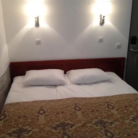 Three Crowns Residents Hotel 3*