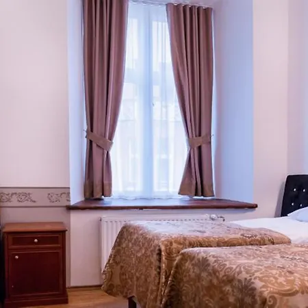 Three Crowns Residents Hotel