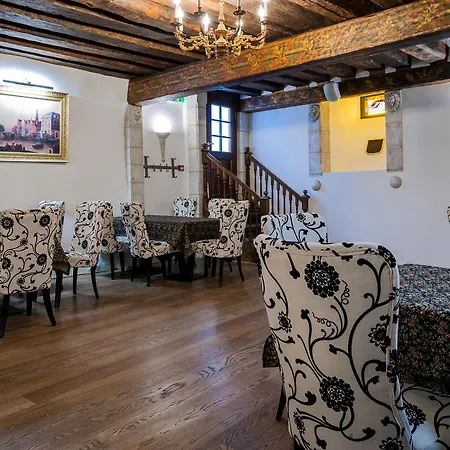 쓰리 크라운 레지던츠