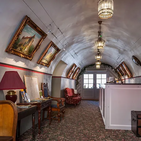 호텔 쓰리 크라운 레지던츠