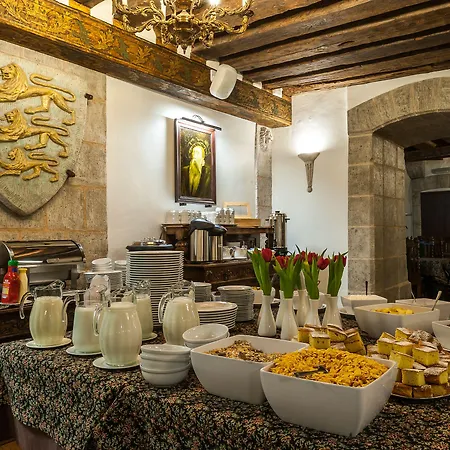 쓰리 크라운 레지던츠