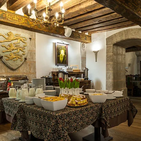 호텔 쓰리 크라운 레지던츠