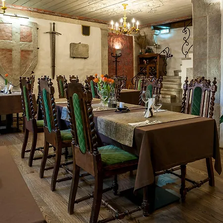 호텔 쓰리 크라운 레지던츠