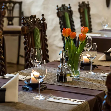 쓰리 크라운 레지던츠