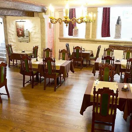 Three Crowns Residents 3*