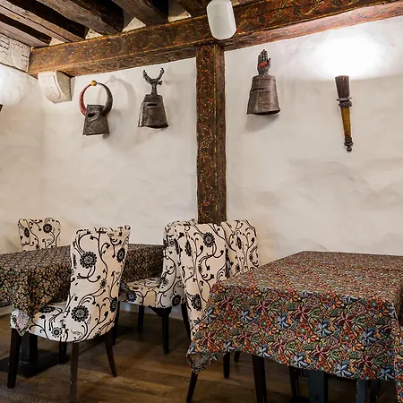 호텔 쓰리 크라운 레지던츠