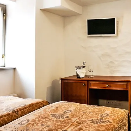 Hotel Three Crowns Residents 3*