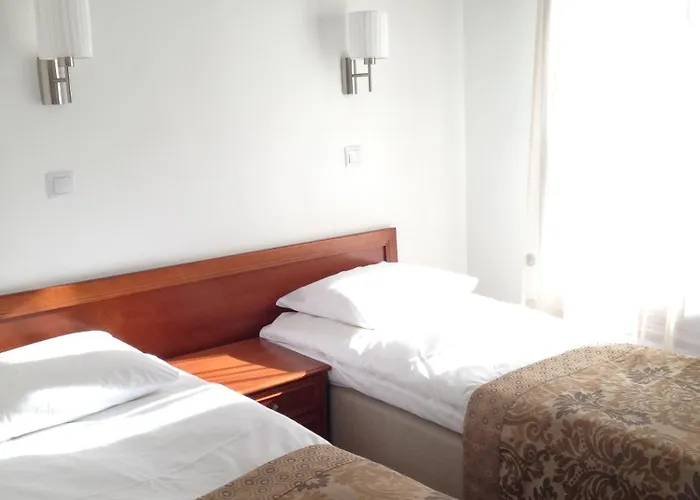 Three Crowns Residents Szálloda 3*