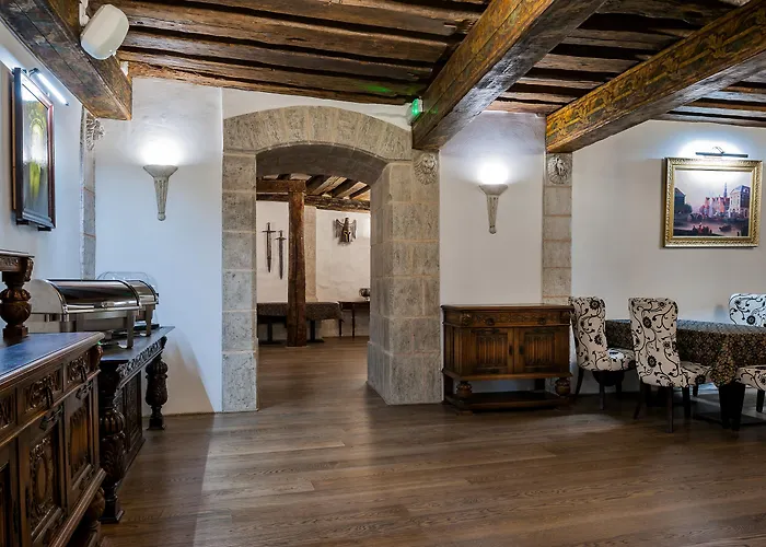 Three Crowns Residents Szálloda 3*