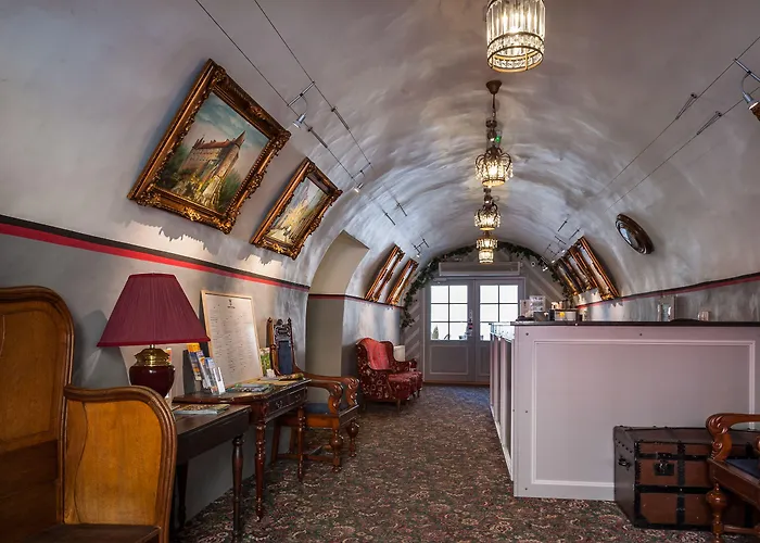 Hotel Three Crowns Residents