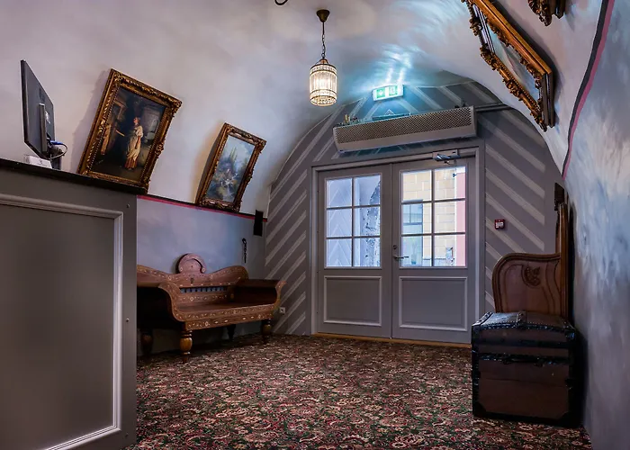 Three Crowns Residents Hotel 3*