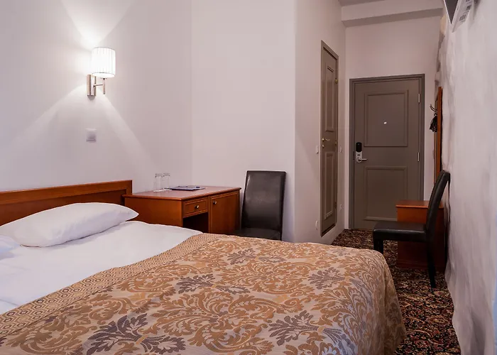 Three Crowns Residents Hotel 3*