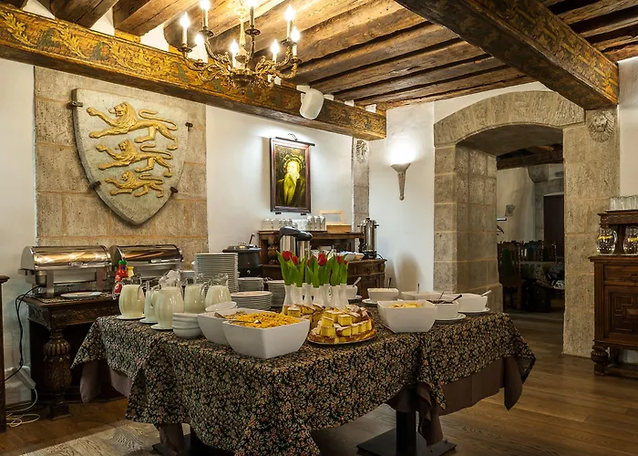 Szálloda Three Crowns Residents