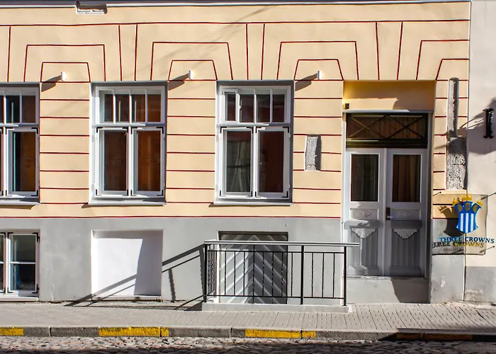 Three Crowns Residents Szálloda 3*