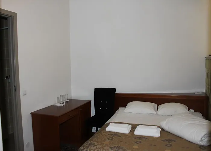 Three Crowns Residents Hotel 3*