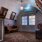 Three Crowns Residents Hotel 3*