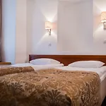 Three Crowns Residents Hotel 3*