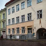 Three Crowns Residents Hotel