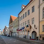 Three Crowns Residents Hotel Tallinn