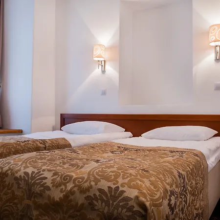 Three Crowns Residents Szálloda 3*